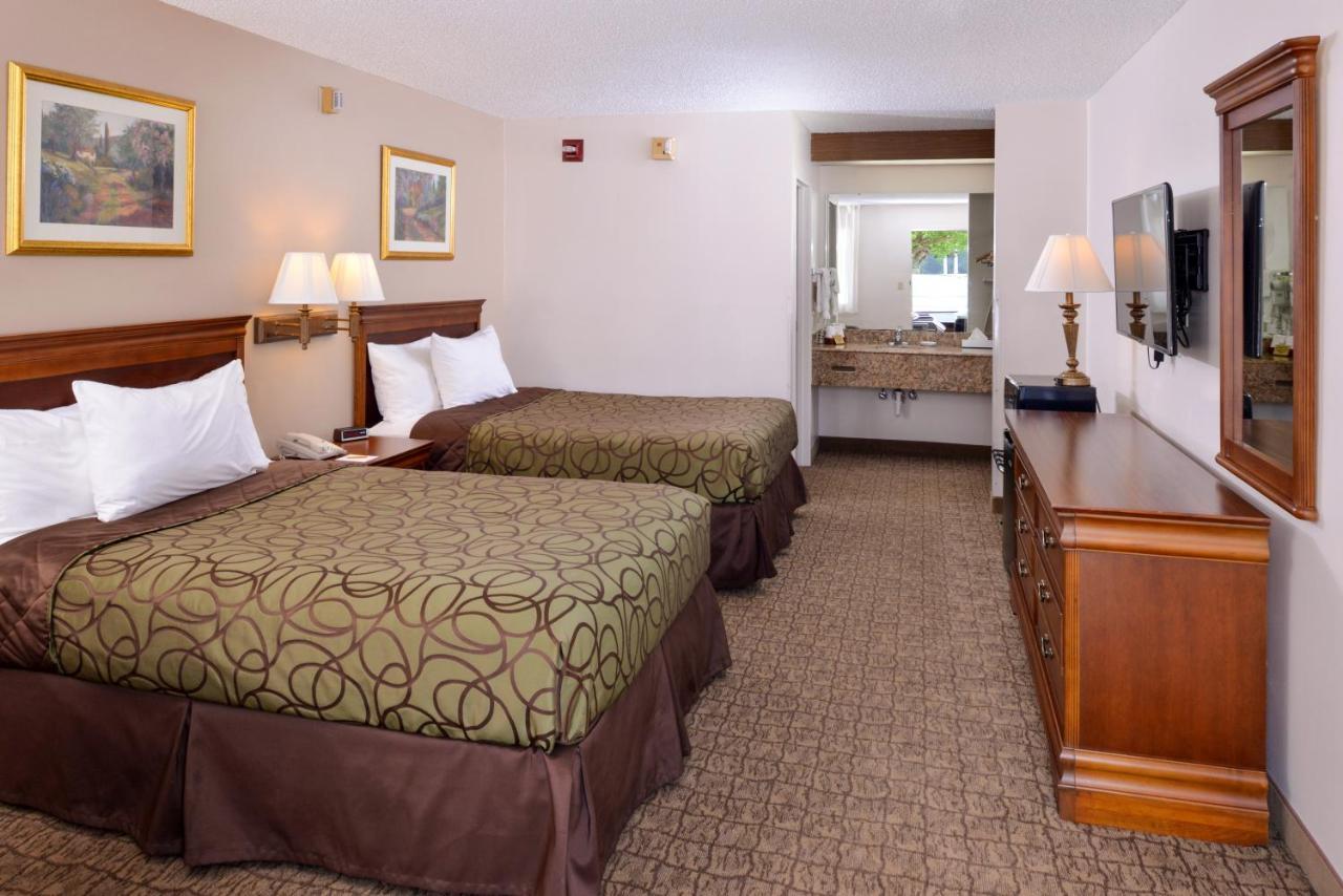 Briarwood Inn Of Geneva Dış mekan fotoğraf