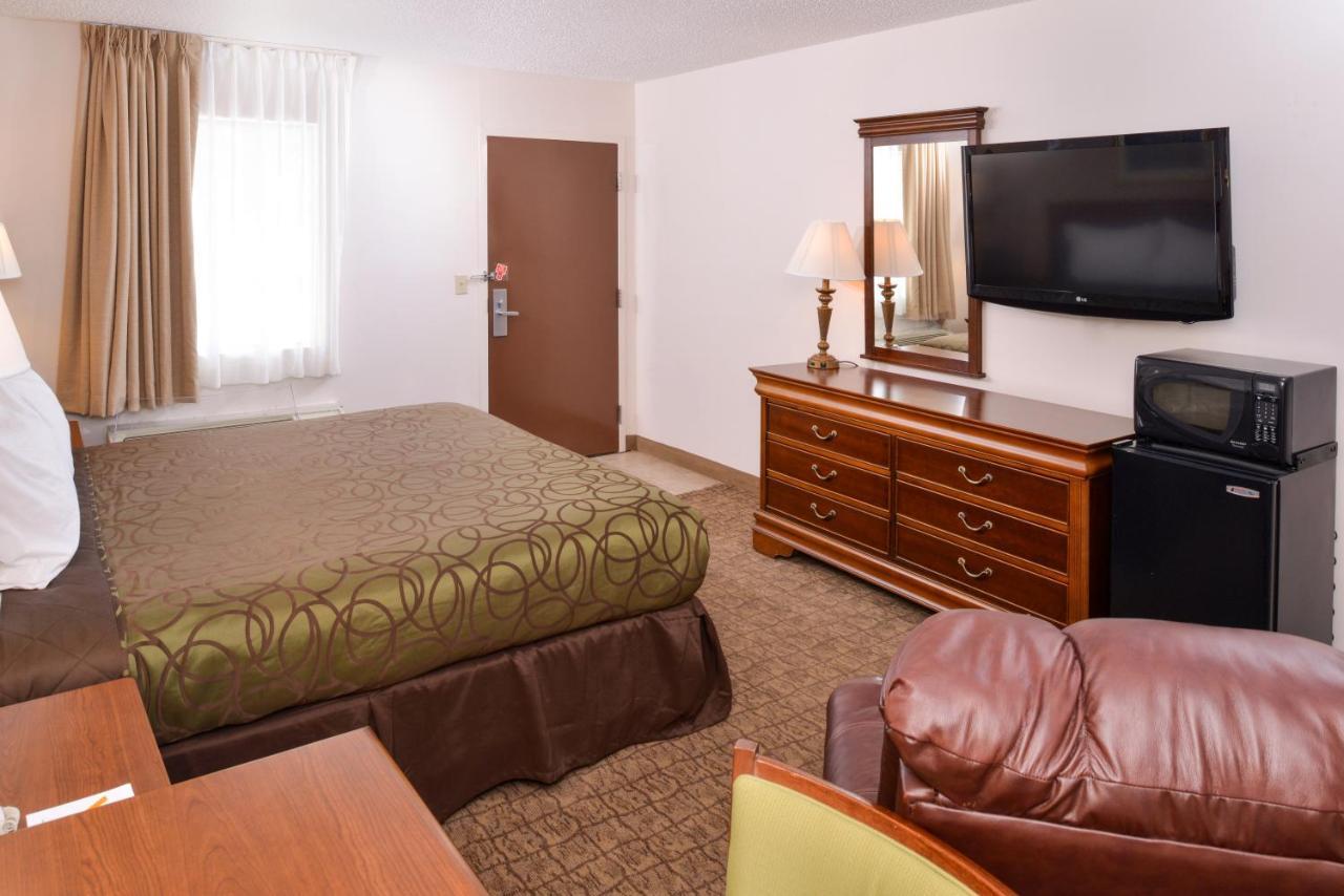 Briarwood Inn Of Geneva Dış mekan fotoğraf