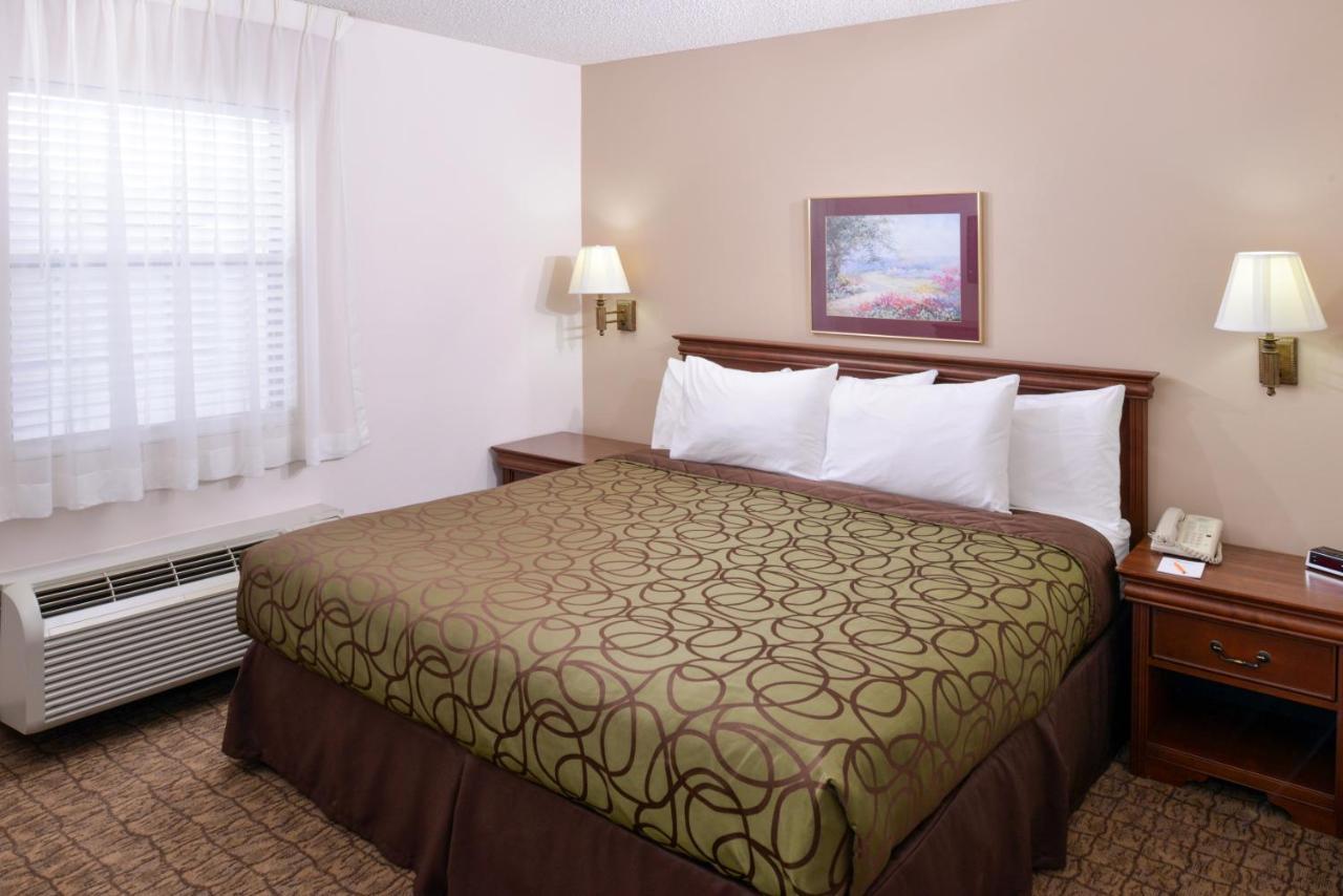 Briarwood Inn Of Geneva Dış mekan fotoğraf